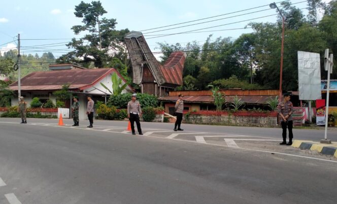 
					Personel Operasi Ketupat Polres Tana Toraja diterjunkan ke sejumlah titik strategis. Foto: Istimewa