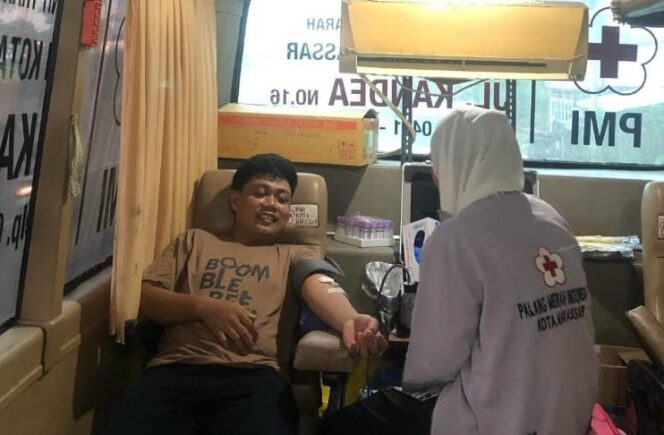 
					Bakti Sosial IPPEMSI Makassar, menggelar Donor Darah. Foto: Istimewa/Vressnews