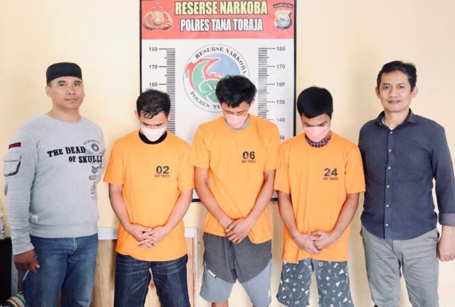 
					Tiga pelaku penyalahgunaan Narkotika jenis Shabu diringkus Sat Narkoba Polres Tana Toraja. Foto: Istimewa