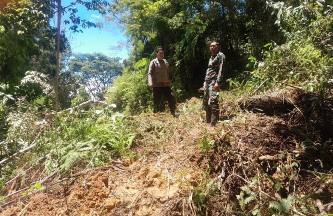 
					Longsor tutup Jalan Provinsi di Buntao, aktivitas warga terganggu, Senin (14/4/2025). Foto: Istimewa