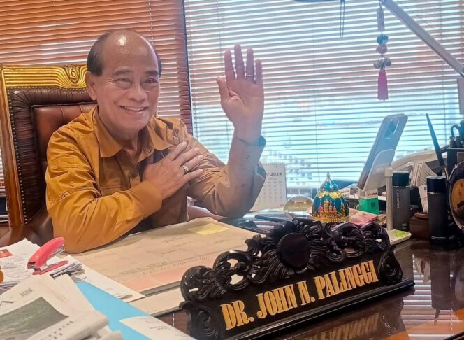 
					Dr. John Palinggi, saat berada diruang kerjanya. Foto: Istimewa/Vressnews