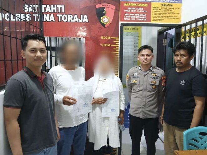 
					Pasangan Suami - Istri (tengah/baju putih) diamankan polisi, pemilik THN yang mempekerjakan anak dibawah umur. Foto: Istimewa