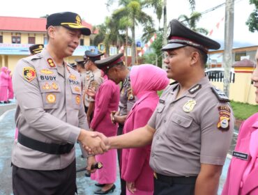 AKBP. Budi Hermawan saat mengalami personil yang naik pangkat, Rabu (2/7/2025). Foto: Istimewa