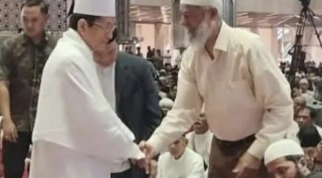 Menteri Agama, Prof. Dr. Nasaruddin Umar, MA bersalaman dengan Zakir Naik (tokoh intoleran dari India). sumber: IG pdt Yerry Pattinasarani