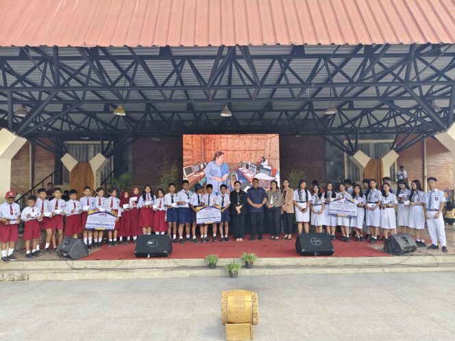 
					Ribuan Pelajar di Kecamatan Rantepao Terima Bantuan PIP Jalur Aspirasi dari Eva Stevany Rataba