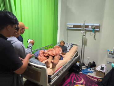 Suasana kondisi Dedy Rahman saat dirawat di Rumah Sakit Lakipadada Tana Toraja, Jumat (18/7/2025). Foto: Dok. Vressnews