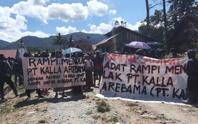 
					Warga gelar aksi penolakan PT. Kalla Arebamma pada Selasa (29/7/2025) di Desa Onondowa, Kecamatan Rampi, Luwu Utara. Foto: Istimewa