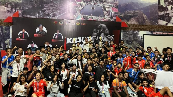 
					Para atlet Kabupaten Tana Toraja usai Kejuaraan Provinsi IBCA MMA di Makale, pada Sabtu (23/8/2025). Foto: Istimewa