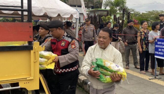 
					Polres Toraja Utara gekar Gerakan Pangan Murah. Foto: Dok. Istimewa