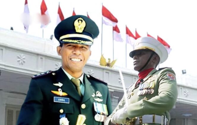 
					Kolase Foto: Kolonel Inf Amril Hairuman Tehupelasury, yang pernah Menjadi Dandim 1414 Tana Toraja dan pada Upacara HUT RI ke 80 Menjadi Komandan Upacara di Istana Merdeka. Dok. Istimewa