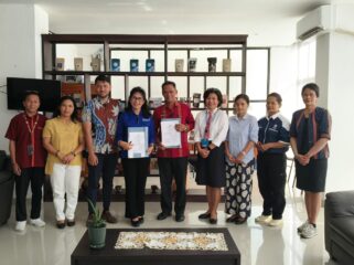 Penandatanganan Perjanjian Kerjasama Kolaborasi Promosi Pariwisata Digital Terpadu bertajuk “Koopi Toraja” antara Dinas Pariwisata Tana Toraja dan Toraja Utara. Foto: Istimewa