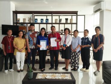 Penandatanganan Perjanjian Kerjasama Kolaborasi Promosi Pariwisata Digital Terpadu bertajuk “Koopi Toraja” antara Dinas Pariwisata Tana Toraja dan Toraja Utara. Foto: Istimewa
