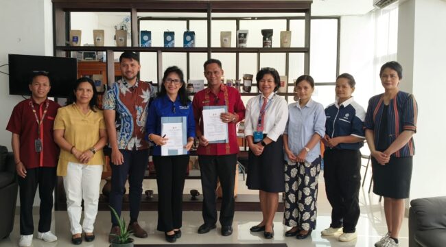 Penandatanganan Perjanjian Kerjasama Kolaborasi Promosi Pariwisata Digital Terpadu bertajuk “Koopi Toraja” antara Dinas Pariwisata Tana Toraja dan Toraja Utara. Foto: Istimewa