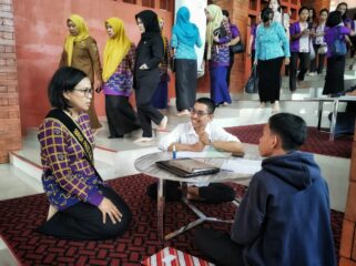 Ketua TP PKK Toraja Utara Damayanti Batti saat bersama rombongan melakukan studi tiru ke Kabupaten Gowa, Sulawesi Selatan, Senin 20 Oktober 2025. Foto: Istimewa