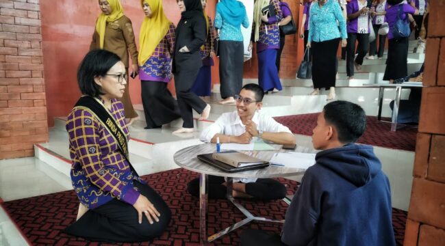 Ketua TP PKK Toraja Utara Damayanti Batti saat bersama rombongan melakukan studi tiru ke Kabupaten Gowa, Sulawesi Selatan, Senin 20 Oktober 2025. Foto: Istimewa