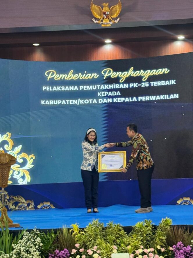 
					Halmahera Timur Raih Penghargaan Pemutakhiran Data Keluarga Tingkat Nasional 2025