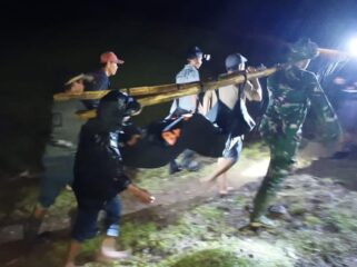 Jasad korban saat dievakuasi oleh Tim SAR Gabungan pada Sabtu malam (6/12/2025). Foto: Istimewa