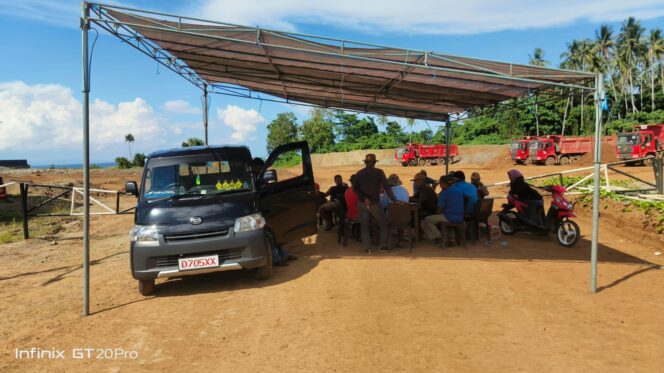 
					Aliansi Masyarakat Budidaya Rumput  Laut Bergerak Blokade Jety PT JAS