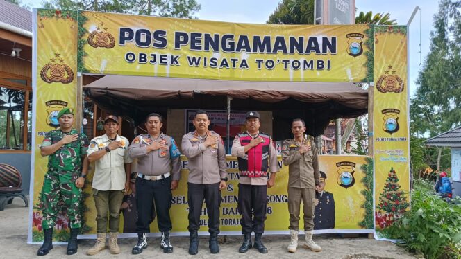 
					Kapolres Torut saat meninjauh langsung Pospam dan Posyan yang ada. Foto: Istimewa