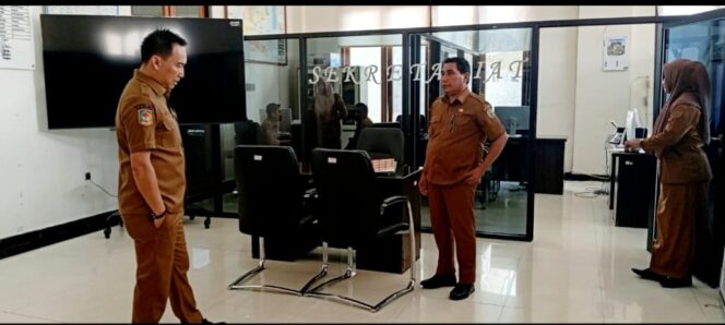 
					Sekda Halmahera Timur Melakukan Sidak Mendadak Dibagian Sekretariat Daerah