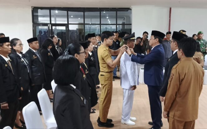 
					Pelantikan dan Pengambilan Sumpah dan Janji Jabatan Pejabat Administrator dan Pejabat Fungsional Dilingkup Pemda Toraja Utara, Senin (5/1/2026). Foto: Istimewa