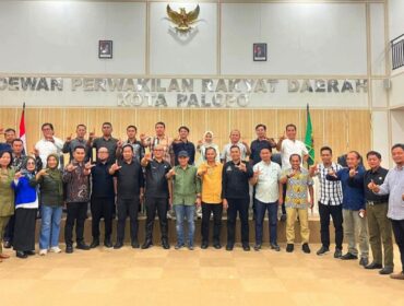 Foto bersama usai rapat Anggota DPRD se-Luwu Raya di Kota Palopo. Dok: Istimewa