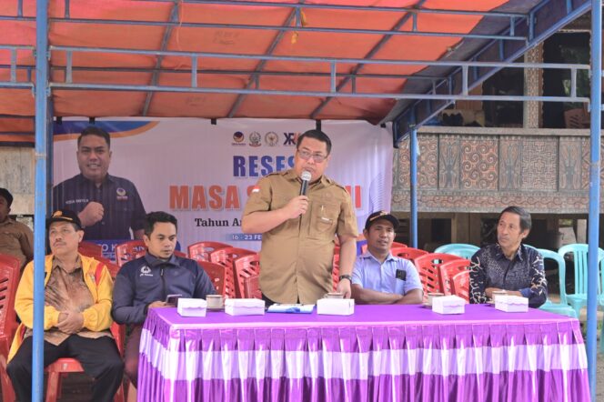 
					Yosia Rinto Kadang, Anggota DPRD Provinsi Sulsel saat Reses di Lembang Landorundun, Toraja Utara. Foto: Istimewa