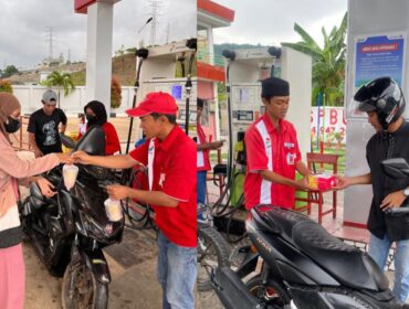 Program berbagi takjil digelar di 178 SPBU yang tersebar di berbagai provinsi di Sulawesi. Foto: Istimewa