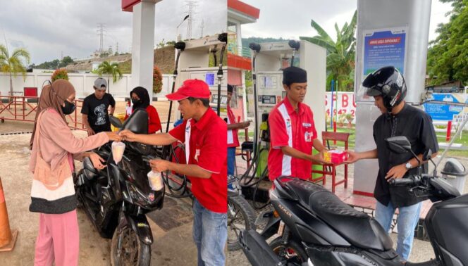 
					Program berbagi takjil digelar di 178 SPBU yang tersebar di berbagai provinsi di Sulawesi. Foto: Istimewa