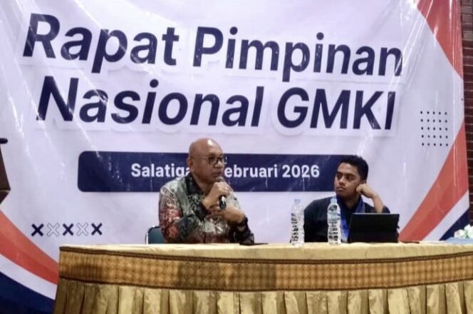 
					Ketua Umum Pengurus Nasional Perkumpulan Senior Gerakan Mahasiswa Kristen Indonesia (PNPS GMKI) William Sabandar (kiri) saat Rapat Pimpinan Nasional (Rapimnas) GMKI yang berlangsung pada 7–8 Februari 2026 di Yayasan Bina Darma, Salatiga, Jawa Tengah. Foto: Istimewa