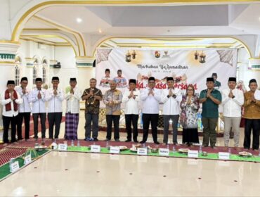 Kapolres Toraja Utara, AKBP Stephanus Luckyto hadiri buka puasa bersama di Masjid Raya Rantepao. Foto: Istimewa