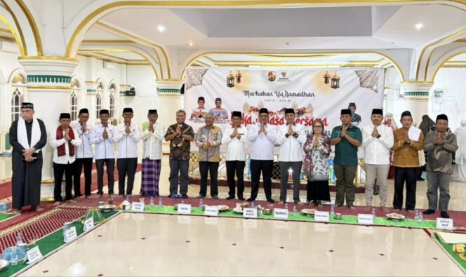 
					Kapolres Toraja Utara, AKBP Stephanus Luckyto hadiri buka puasa bersama di Masjid Raya Rantepao. Foto: Istimewa