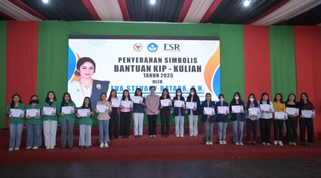 Bantuan Beasiswa KIP Kuliah jalur aspirasi Eva Stevany Rataba tahun 2025 kepada sekitar 700 mahasiswa asal Toraja. Foto: Istimewa