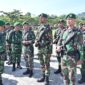 Letkol. Inf. Armal Dandim 1414/Tana Toraja saat gelar apel pasukan dan pengecekan perlengkapan, pada Selasa (10/3/2026). Foto: Istimewa