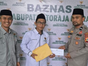 Polres Toraja Utara serahkan Zakat Fitrah dan Infaq personel kepada Baznas Toraja Utara. Foto: Istimewa