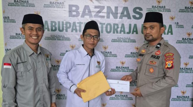 Polres Toraja Utara serahkan Zakat Fitrah dan Infaq personel kepada Baznas Toraja Utara. Foto: Istimewa
