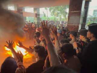 Aksi Massa saat menolak proyek Geothermal (Panas Bumi) di Bittuang, pada Jumat (13/3/2026) yang digelar di Kantor Bupati Tana Toraja. Foto: Istimewa