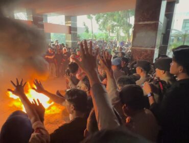 Aksi Massa saat menolak proyek Geothermal (Panas Bumi) di Bittuang, pada Jumat (13/3/2026) yang digelar di Kantor Bupati Tana Toraja. Foto: Istimewa