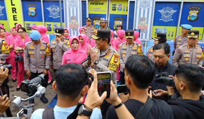 
					Kapolda Sulawesi Selatan Irjen Pol. Djuhandhani Rahardjo Puro, melaksanakan pengecekan Pos Pengamanan dalam rangka Operasi Ketupat 2026. Foto: Istimewa