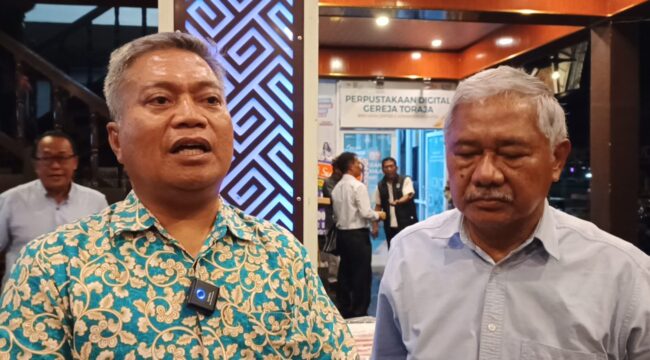 Pdt. Musa Salusu, Ketua FKUB Toraja Utara (kanan). Foto: Istimewa