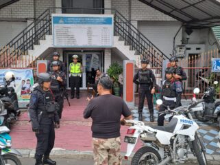 Batalyon B Pelopor Satuan Brimob Polda Sulsel melaksanakan rangkaian pengamanan di sejumlah gereja, di Kota Parepare. Foto: Istimewa
