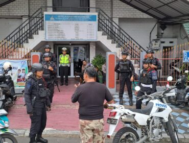 Batalyon B Pelopor Satuan Brimob Polda Sulsel melaksanakan rangkaian pengamanan di sejumlah gereja, di Kota Parepare. Foto: Istimewa