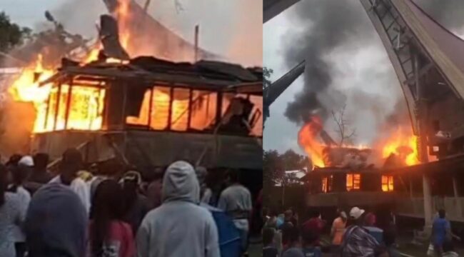 Satu unit rumah panggung di Awan Rantekarua terbakar, Minggu sore (12/4/2026). Foto: Istimewa