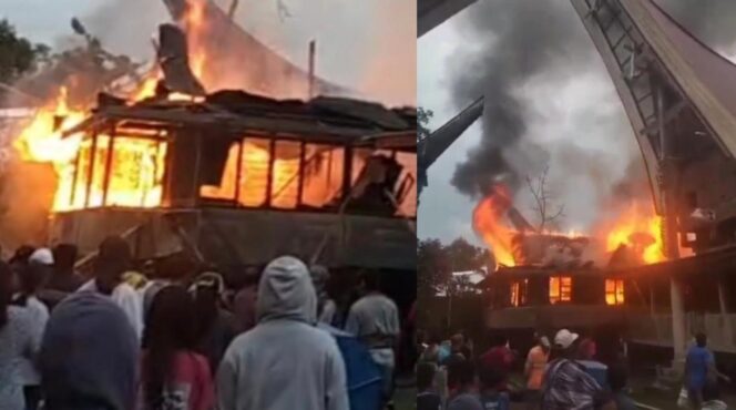 
					Satu unit rumah panggung di Awan Rantekarua terbakar, Minggu sore (12/4/2026). Foto: Istimewa