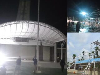 Atap tribun lapangan bakti Rantepao mulai diperbaiki sejak Minggu (12/4/2026). Foto: Istimewa