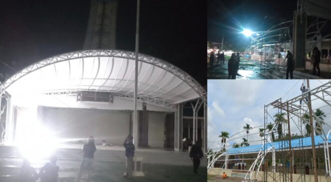 
					Atap tribun lapangan bakti Rantepao mulai diperbaiki sejak Minggu (12/4/2026). Foto: Istimewa