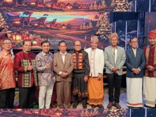 Ketum Hikmat Dr. Samuel U. Sampebulu (tengah) bersama Pengurus Himpunan Keluarga Masyarakat Toraja (HIKMAT) Bandung - Cimahi. Foto: Istimewa