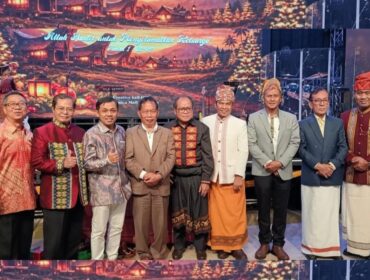 Ketum Hikmat Dr. Samuel U. Sampebulu (tengah) bersama Pengurus Himpunan Keluarga Masyarakat Toraja (HIKMAT) Bandung - Cimahi. Foto: Istimewa