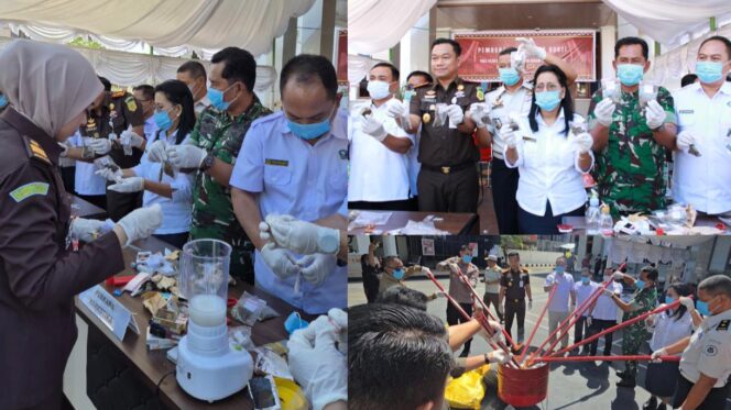 
					Kejaksaan Negeri Tana Toraja melakukan kegiatan pemusnahaan BB tindak pidana umum yang dinyatakan telah berkekuatan hukum tetap atau incracht. Foto: Istimewa