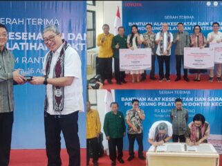 Serah terima bantuan alat kesehatan dan sarana pendukung pelatihan dokter kecil dari PT Toyota Motor Manufacturing Indonesia. Foto: Istimewa